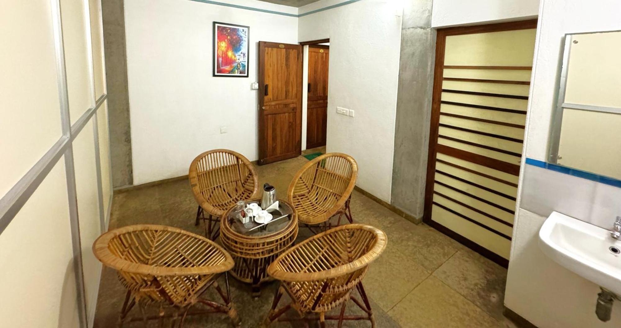 Hotel Du Palais - Auroville Beach 퐁디셰리 외부 사진